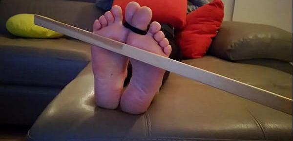  Wife tortured feet (bastinado)